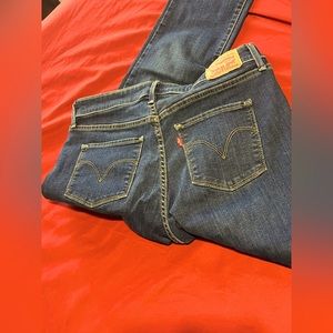 Levi’s women’s size 12 straight leg jeans mid rise very stretchy only wore 1x